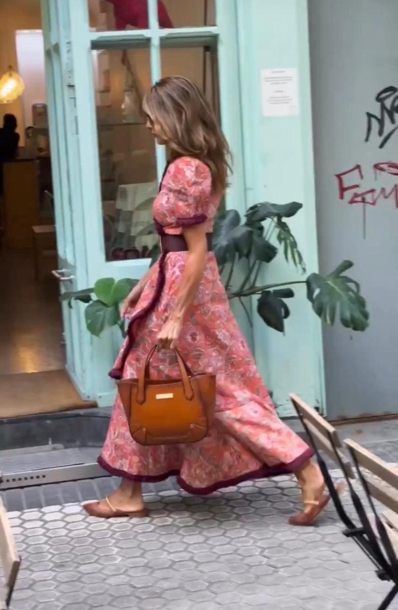 Eliett - Vestido Longo com Mangas curtas Bufantes e Saia Assimétrica